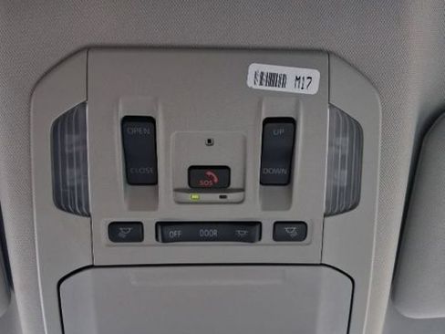 Used 2025 Toyota Highlander XLE AWD/4WD image 40