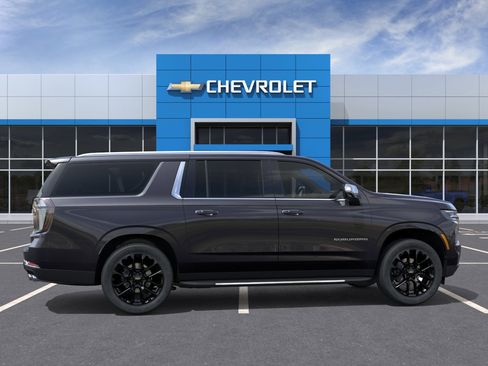 New 2026 Chevrolet Suburban Premier image 5
