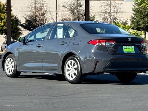 Used 2025 Toyota Corolla LE image 3