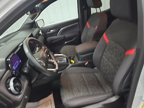 Used 2025 Chevrolet Colorado Z71 AWD/4WD image 30