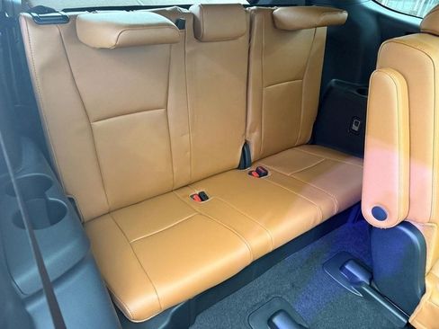 New 2026 Toyota Highlander Platinum image 5