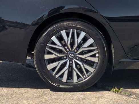Used 2025 Nissan Altima 2.5 SV FWD image 35