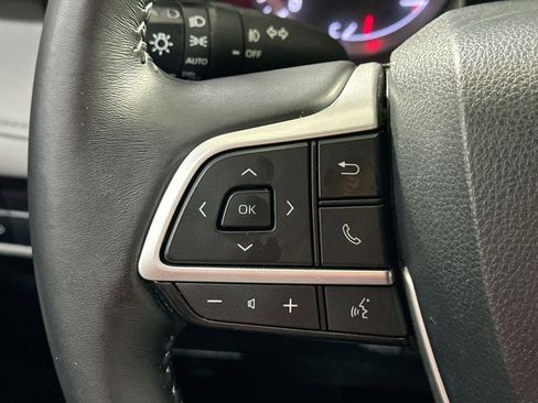 Used 2022 Toyota Highlander LE image 21