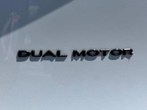 Used 2023 Tesla Model Y Long Range AWD/4WD image 26