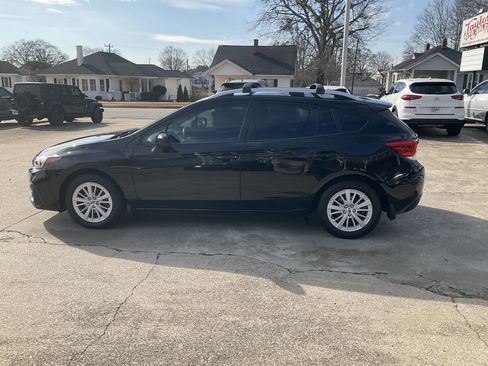 Used 2017 Subaru Impreza 2.0i Premium image 6