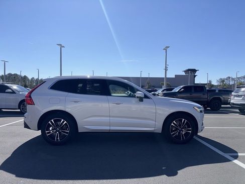 Used 2018 Volvo XC60 T5 Momentum w/ Convenience Package image 2