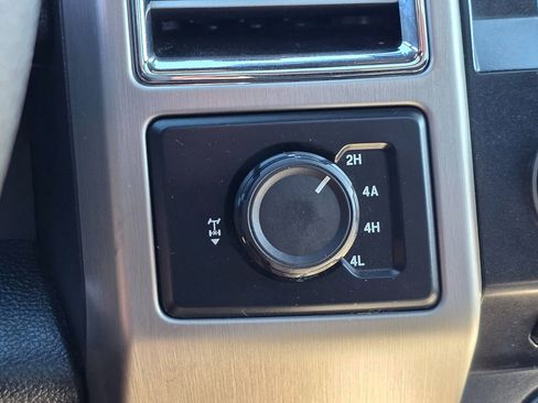 Used 2015 Ford F150 Platinum w/ Equipment Group 701A Luxury image 41