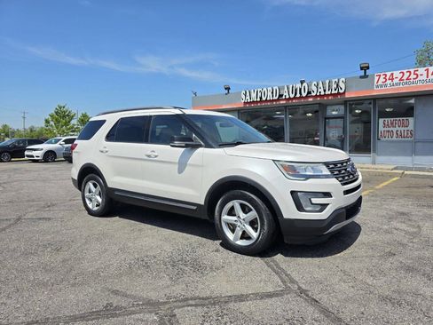 Used 2016 Ford Explorer XLT w/ Equipment Group 202A AWD/4WD image 11