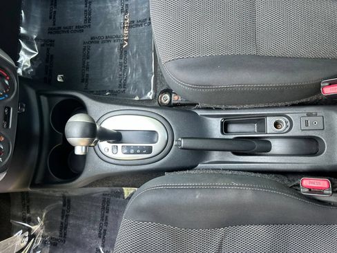 Used 2016 Nissan Versa SV FWD image 17
