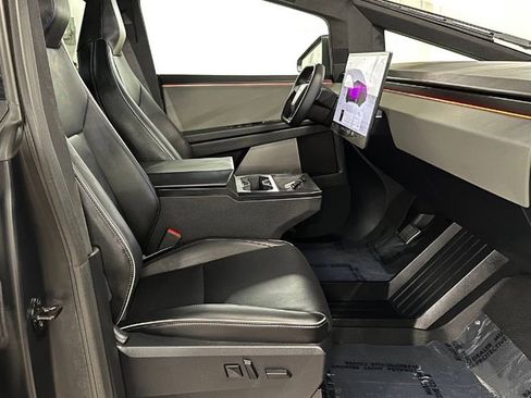 Used 2025 Tesla Cybertruck AWD Crew Cab image 22