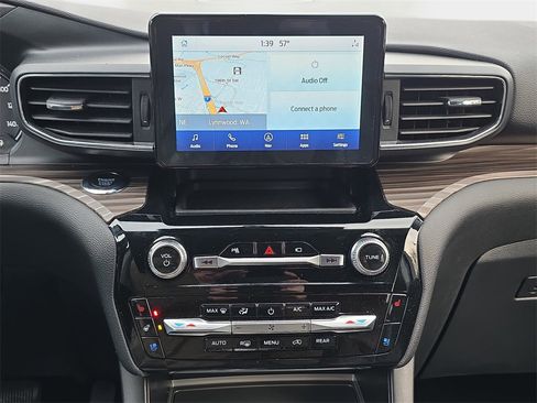 Used 2022 Ford Explorer Limited image 24