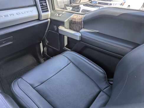 Used 2019 Ford F250 Lariat image 10
