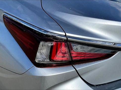 New 2025 Lexus ES 350 w/ Premium Package image 6