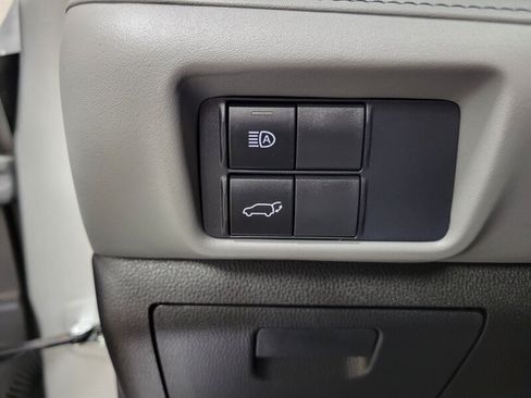 Used 2021 Toyota Highlander XLE AWD/4WD image 27