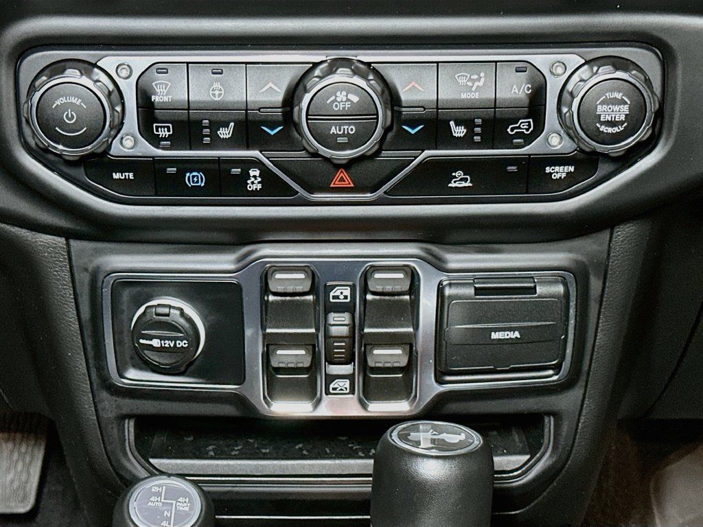 Used 2023 Jeep Wrangler Unlimited Sahara w/ Cold Weather Group AWD/4WD image 13