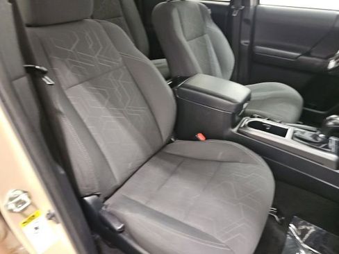 Used 2017 Toyota Tacoma TRD Off-Road image 35