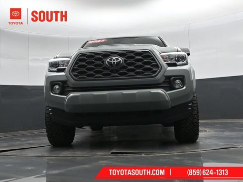 Used 2022 Toyota Tacoma TRD Sport w/ TRD Premium Sport Package AWD/4WD image 37