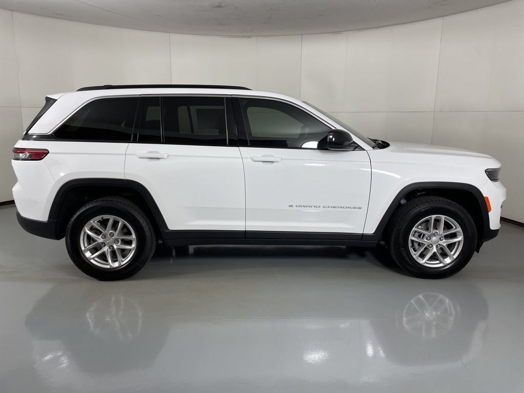New 2025 Jeep Grand Cherokee Laredo X w/ Luxury Tech Group I AWD/4WD image 9