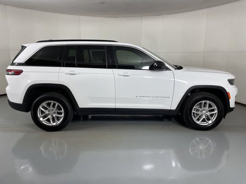 New 2025 Jeep Grand Cherokee Laredo X w/ Luxury Tech Group I AWD/4WD image 9