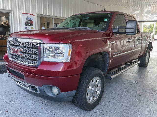 Used 2013 GMC Sierra 3500 Denali AWD/4WD image 2