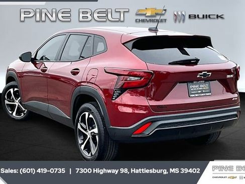 Used 2024 Chevrolet Trax RS w/ Driver Confidence Package image 2