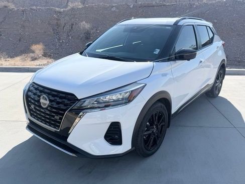 Used 2023 Nissan Kicks SR w/ SR Premium Package FWD image 1