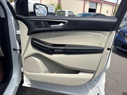 Used 2020 Ford Edge Titanium FWD image 18