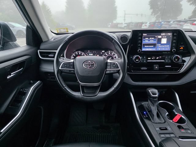 Used 2022 Toyota Highlander XLE AWD/4WD image 21