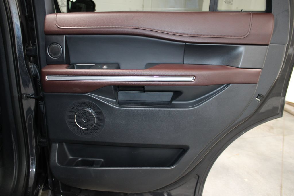 Used 2024 Ford Expedition Limited AWD/4WD image 35