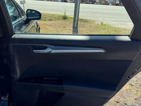 Used 2016 Ford Fusion SE FWD image 14