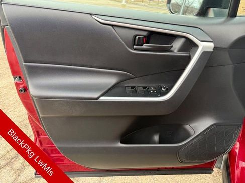 Used 2021 Toyota RAV4 LE image 19