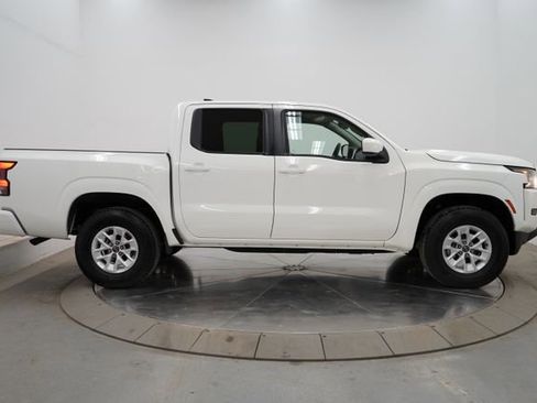 Used 2024 Nissan Frontier SV AWD/4WD image 8