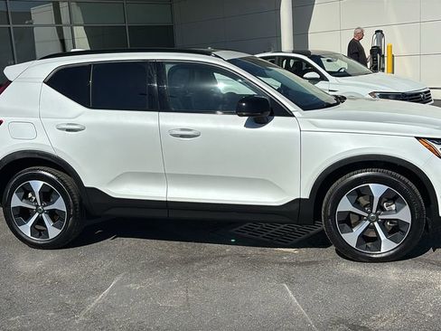 Certified 2026 Volvo XC40 B5 Plus AWD/4WD image 28