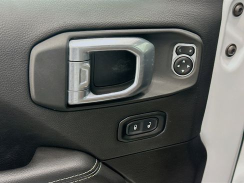 Used 2023 Jeep Wrangler Sahara image 15