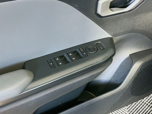 Used 2025 Kia K4 LXS image 15