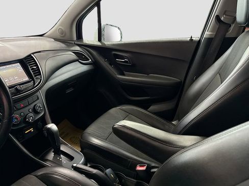 Used 2019 Chevrolet Trax LT w/ LT Convenience Package FWD image 22