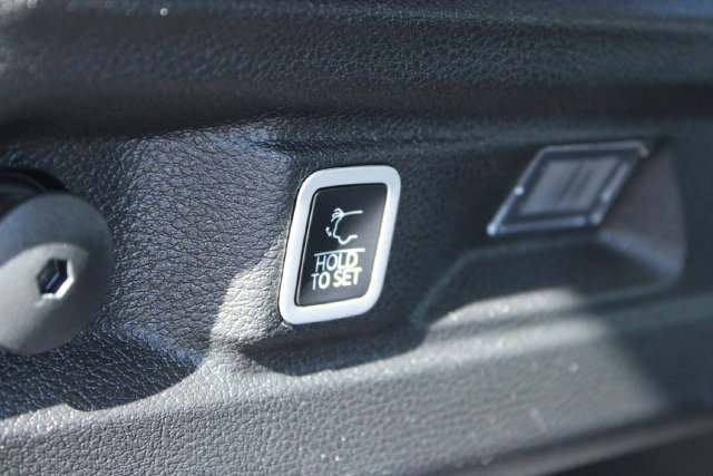 Used 2023 Jeep Grand Cherokee L Limited RWD image 45