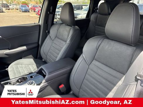 New 2026 Mitsubishi Outlander SE image 8