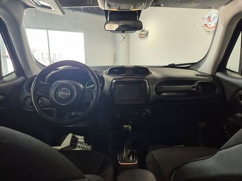Used 2019 Jeep Renegade Altitude w/ Quick Order Package 2XM FWD image 2