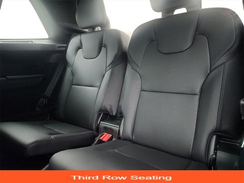 Used 2017 Volvo XC90 T6 Momentum w/ Vision Package image 24