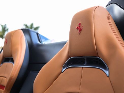 Used 2023 Ferrari SF90 Spider image 43