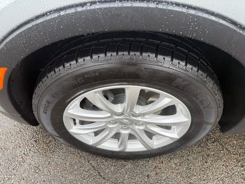Used 2023 Cadillac XT4 Luxury w/ Cold Weather Package AWD/4WD image 19