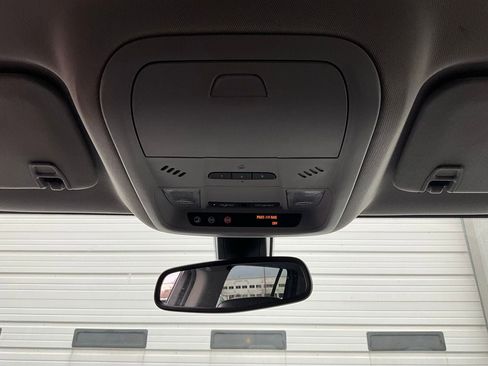 Used 2018 GMC Acadia SLT image 17