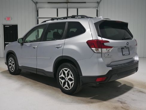 Used 2021 Subaru Forester Premium image 7