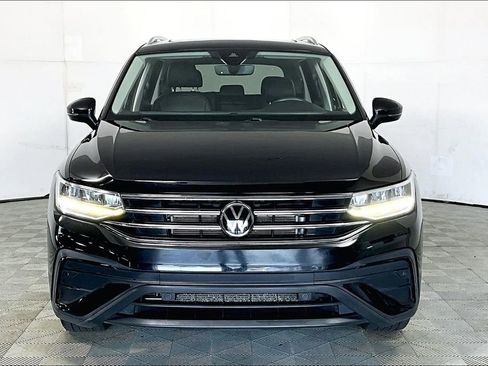 Used 2022 Volkswagen Tiguan SE image 3