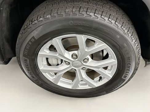 Used 2023 Jeep Grand Cherokee Limited image 11