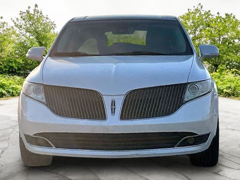 Used 2013 Lincoln MKT AWD image 3
