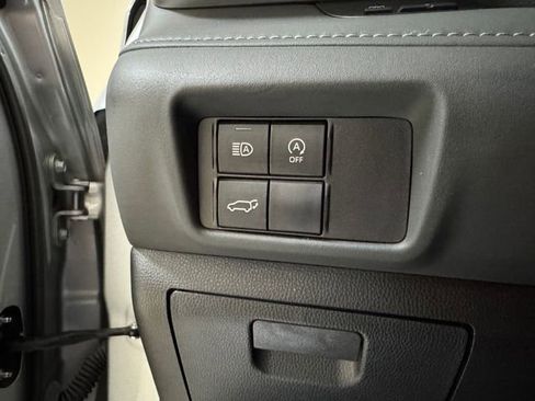 Used 2024 Toyota Highlander XLE image 10