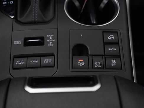 Used 2024 Toyota Highlander LE image 22