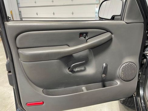 Used 2004 Chevrolet Silverado 2500 W/T w/ Skid Plate Package AWD/4WD image 12